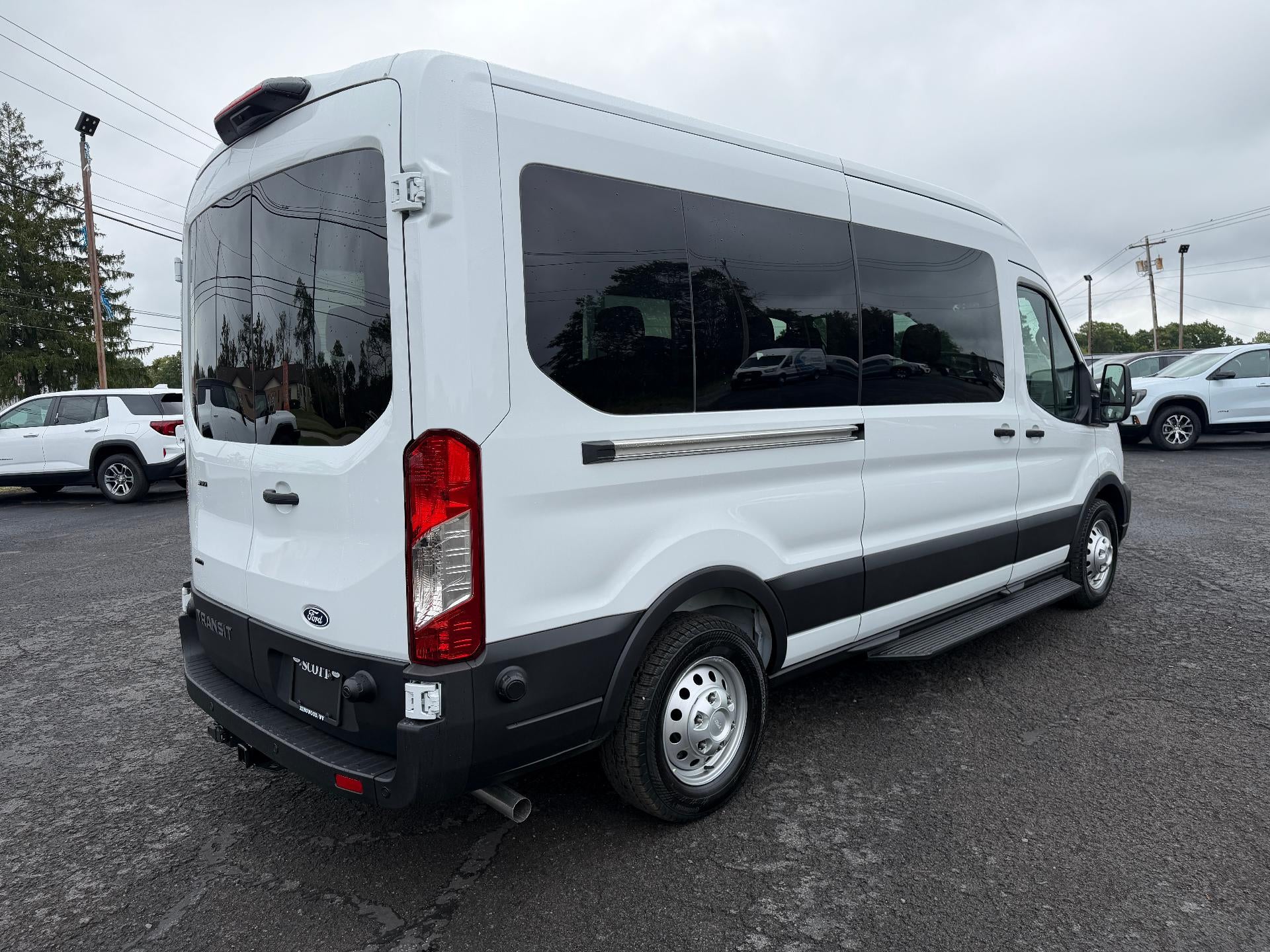 2027 Ford Transit Passenger Wagon T-350 148" Med Roof XL AWD