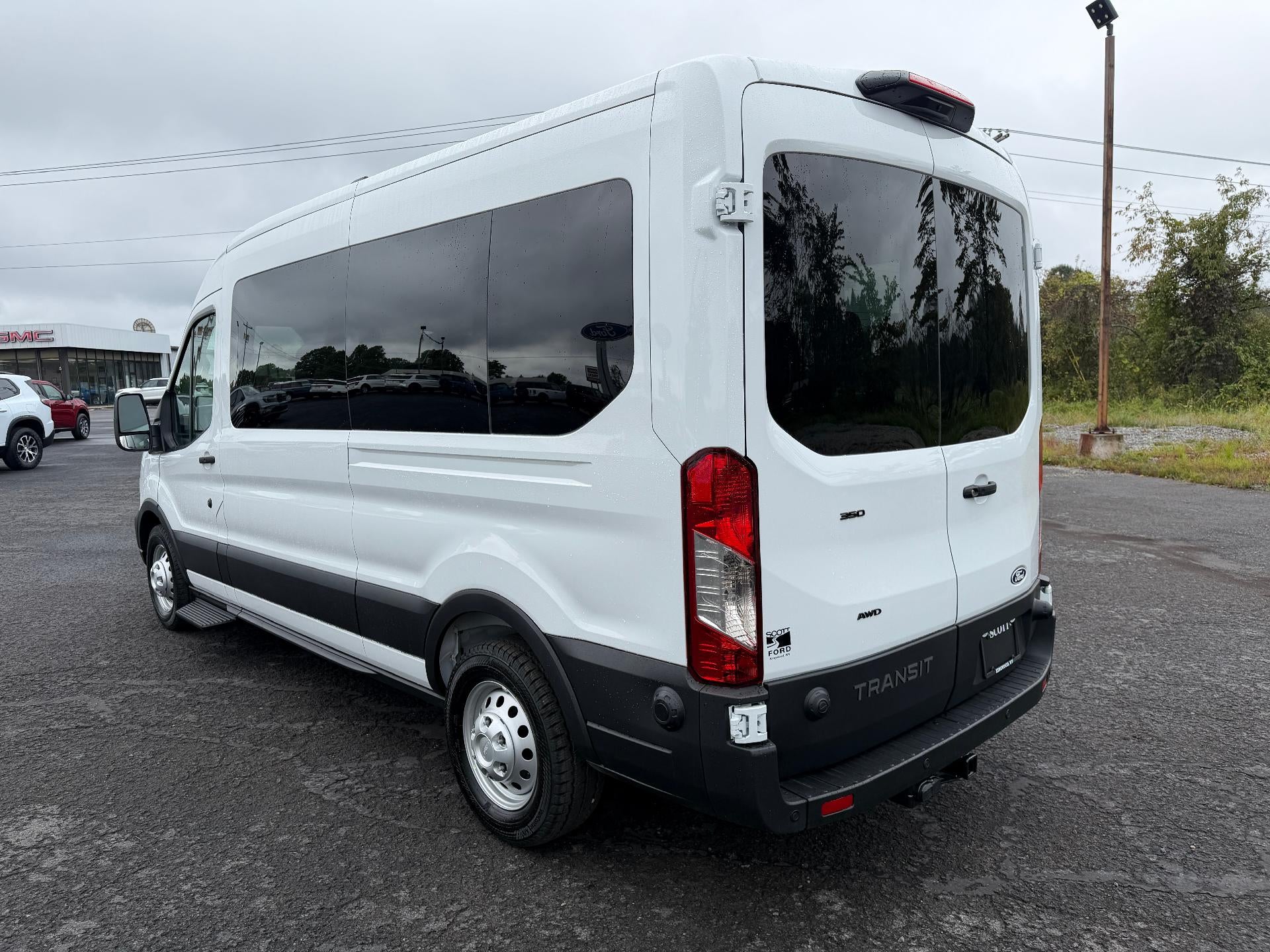 2027 Ford Transit Passenger Wagon T-350 148" Med Roof XL AWD