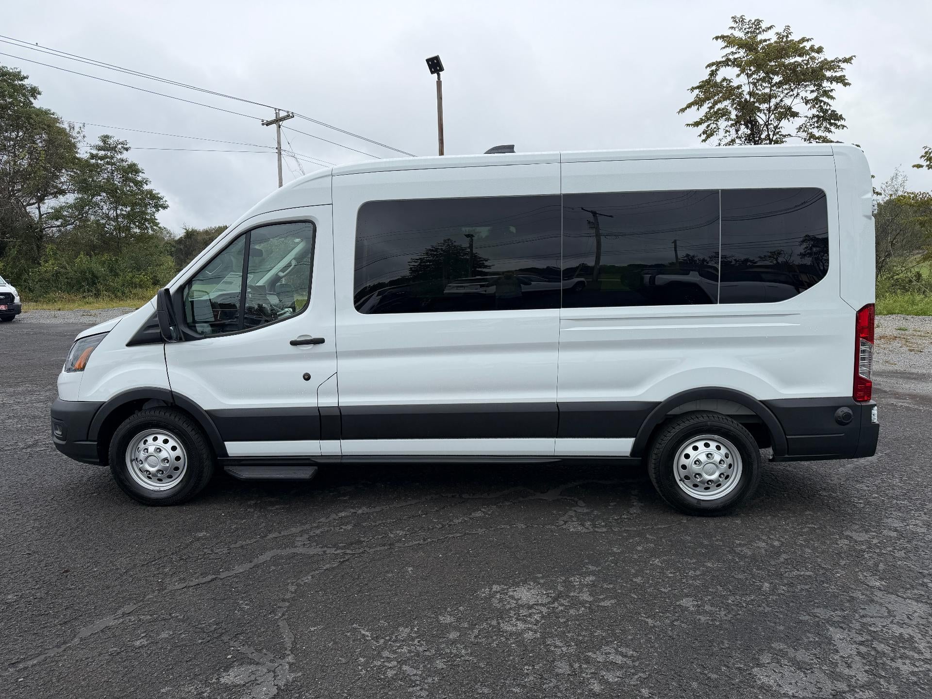 2027 Ford Transit Passenger Wagon T-350 148" Med Roof XL AWD
