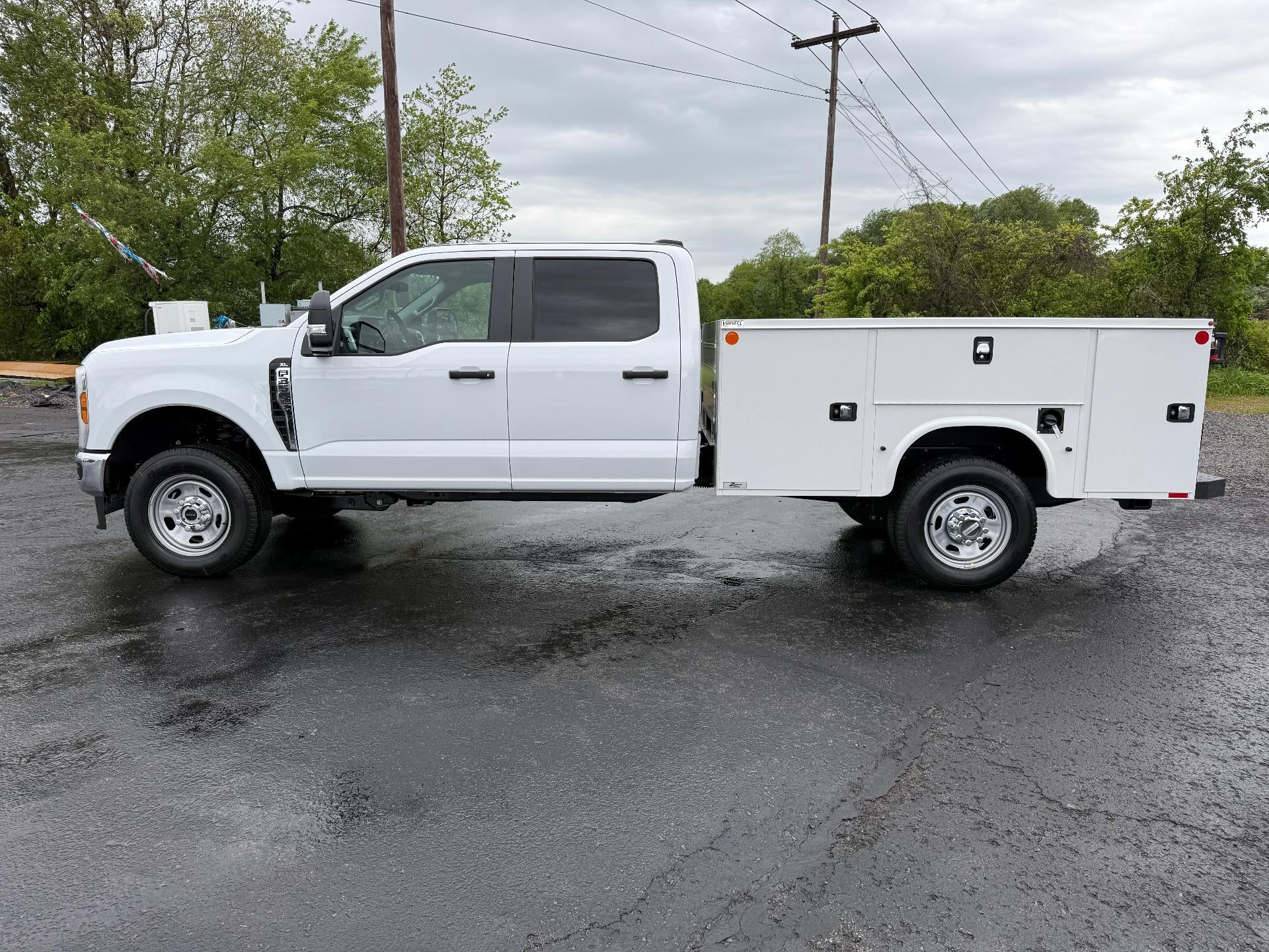 2026 Ford Super Duty F-350 SRW XL 4WD Crew Cab Service Truck