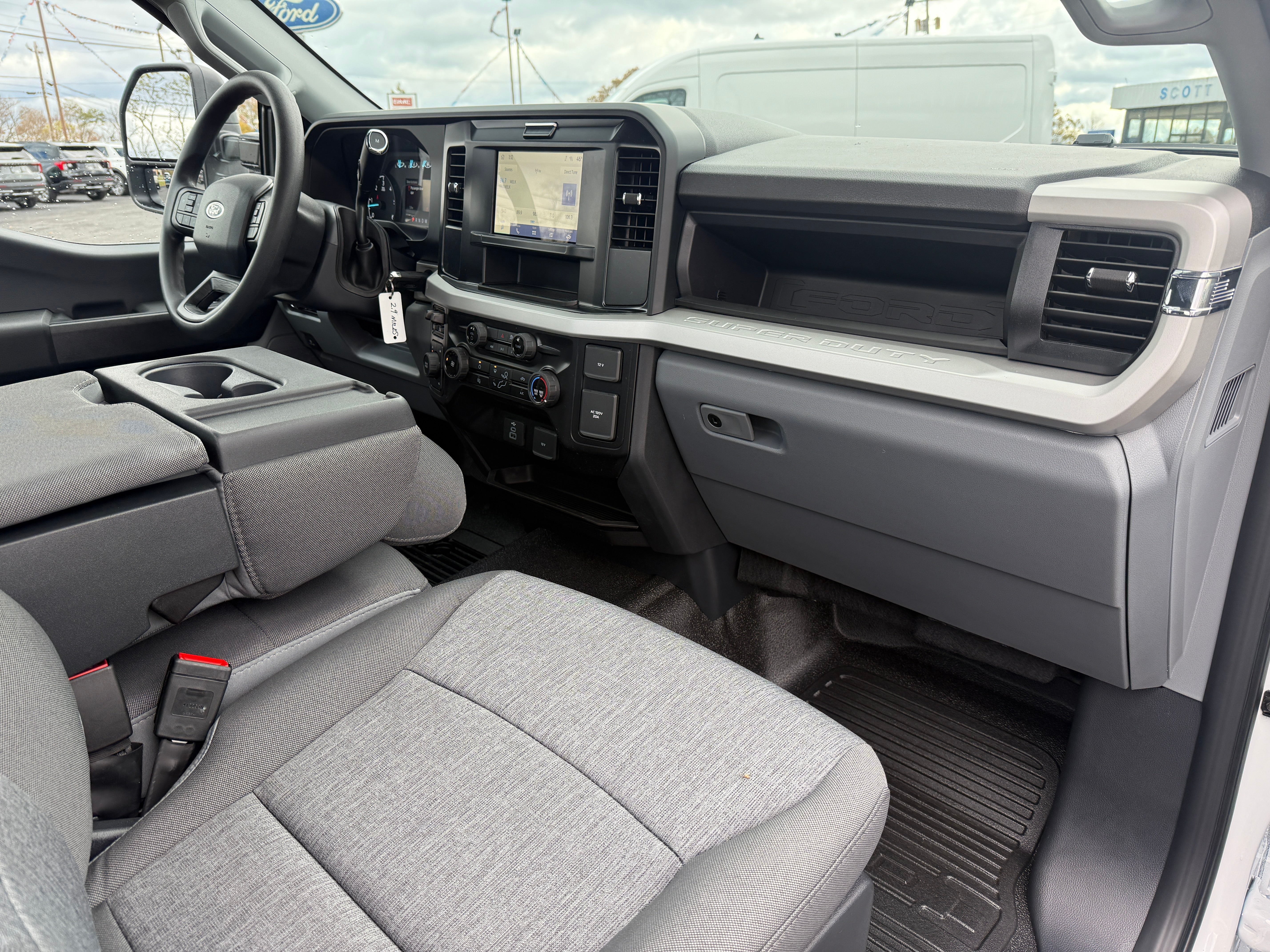 2026 Ford Super Duty F-350 DRW XL 4WD Reg Cab 169" WB 84" CA