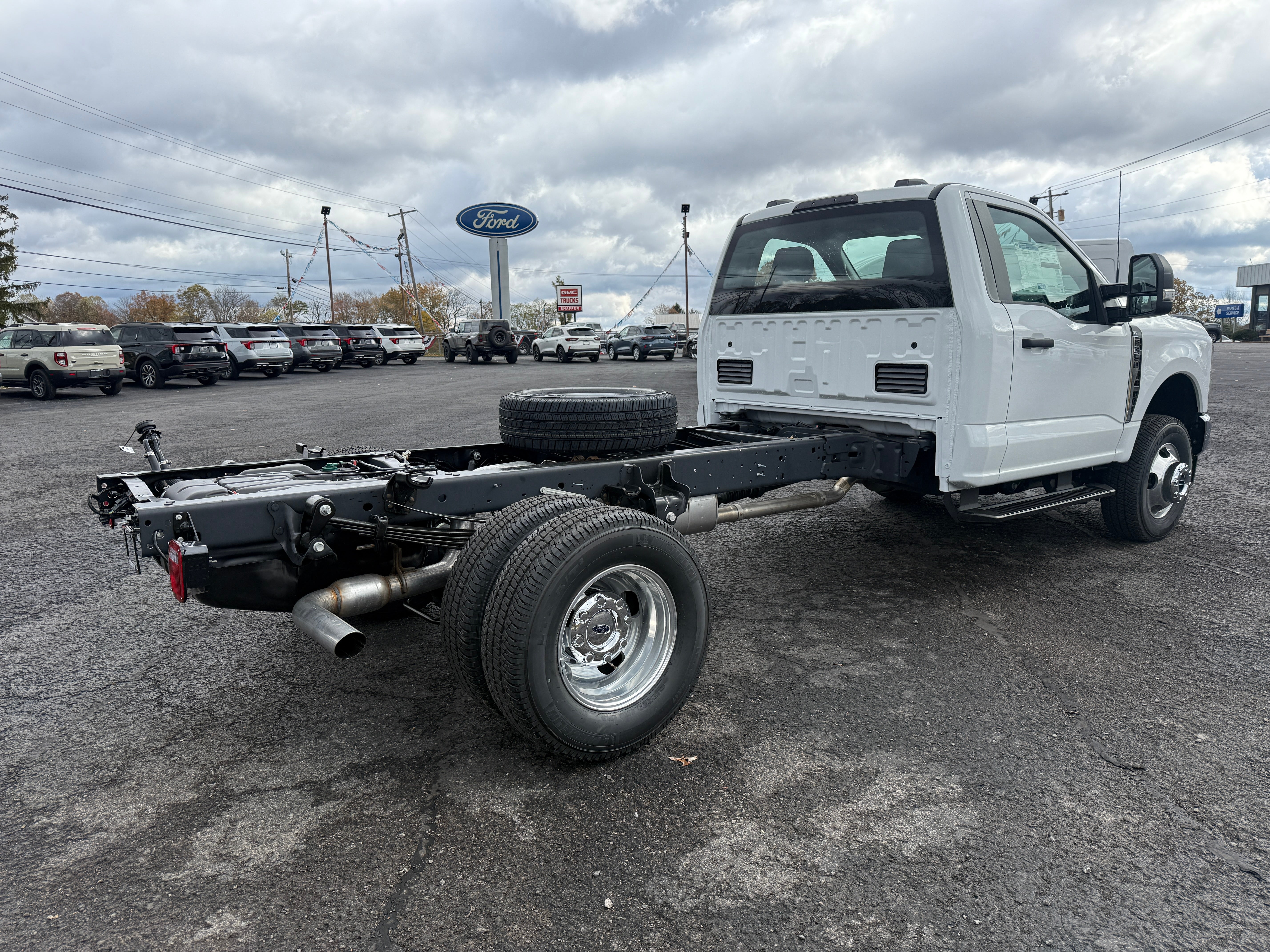 2026 Ford Super Duty F-350 DRW XL 4WD Reg Cab 169" WB 84" CA