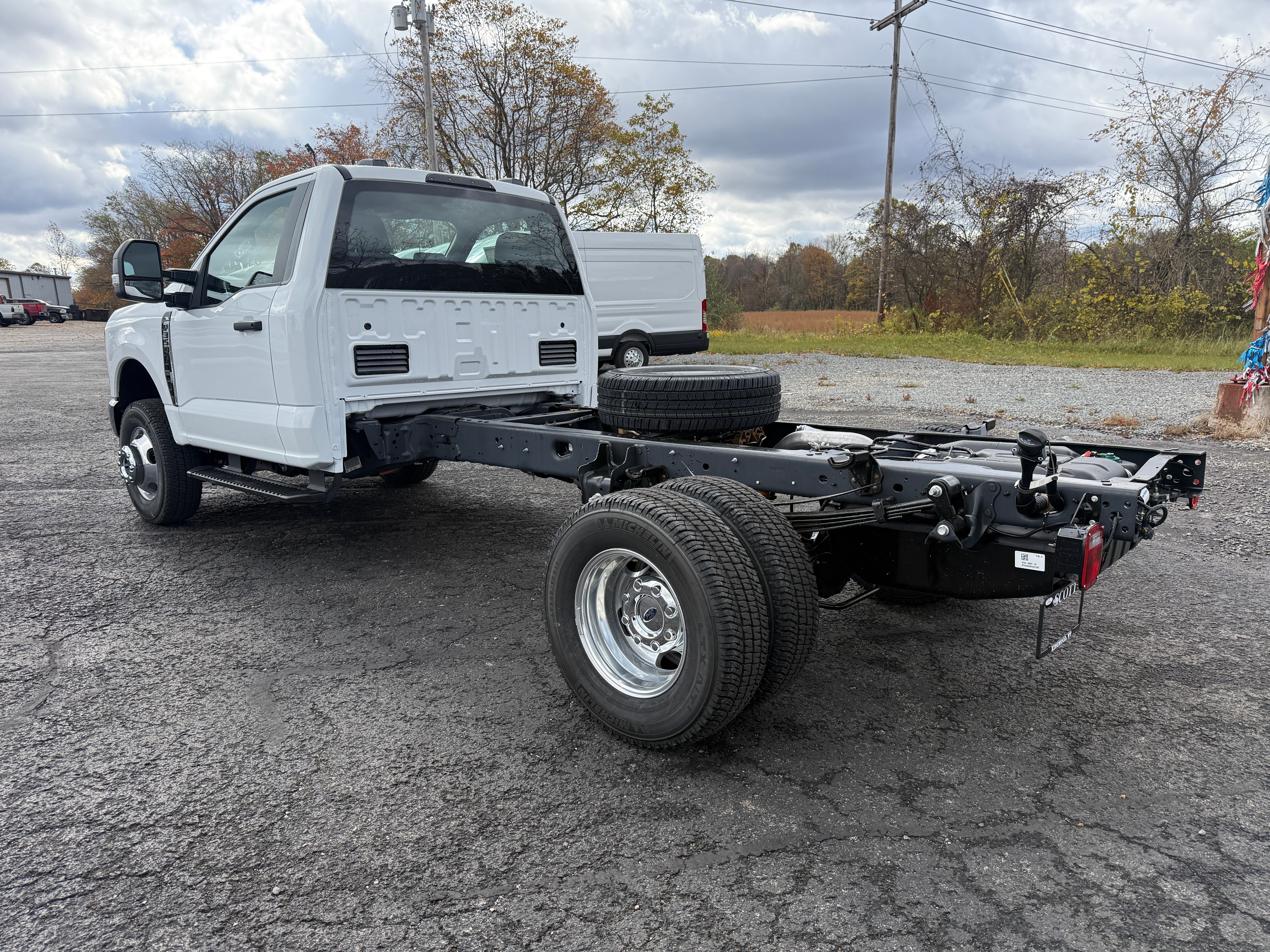 2026 Ford Super Duty F-350 DRW XL 4WD Reg Cab 169" WB 84" CA