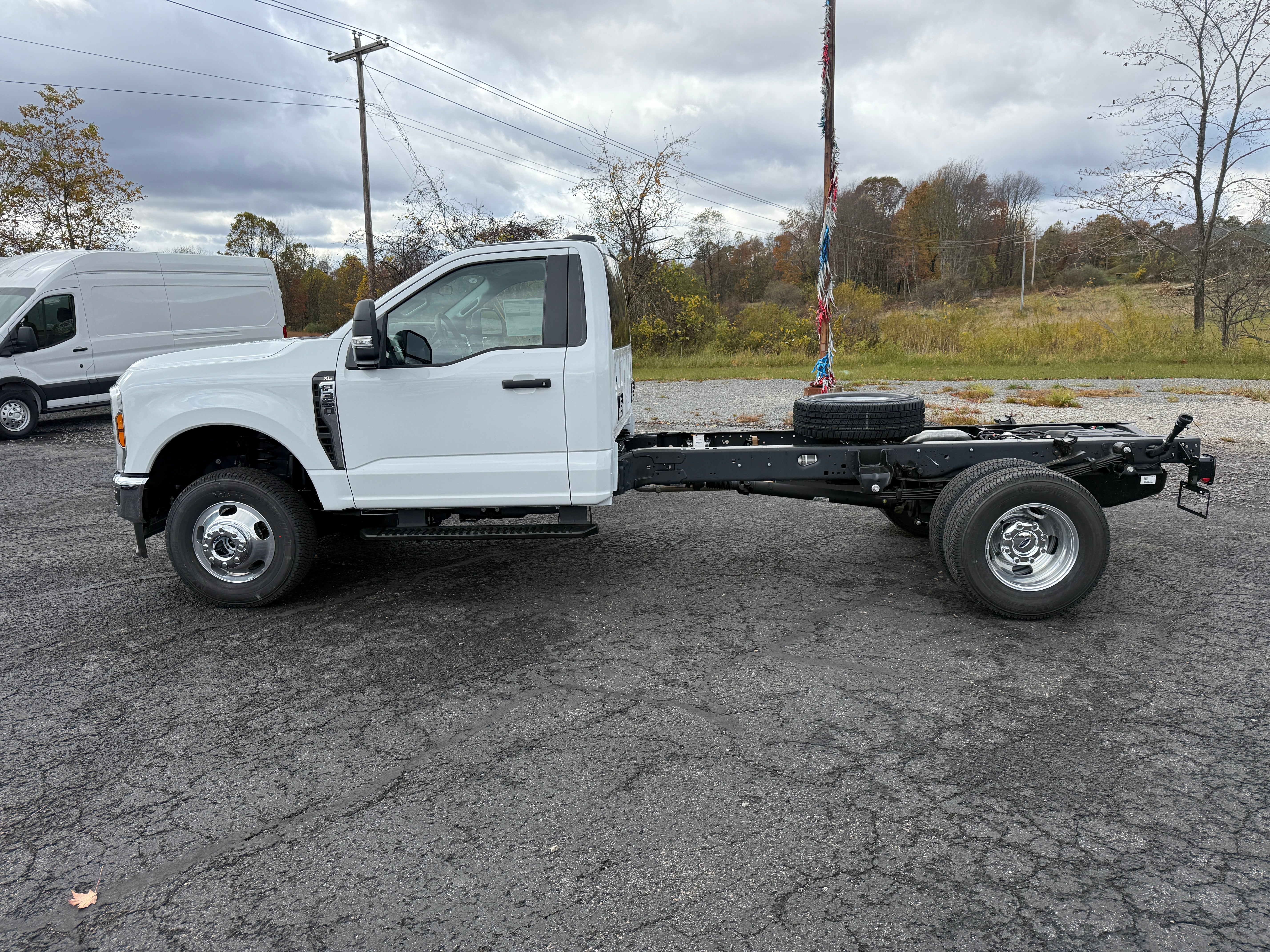 2026 Ford Super Duty F-350 DRW XL 4WD Reg Cab 169" WB 84" CA