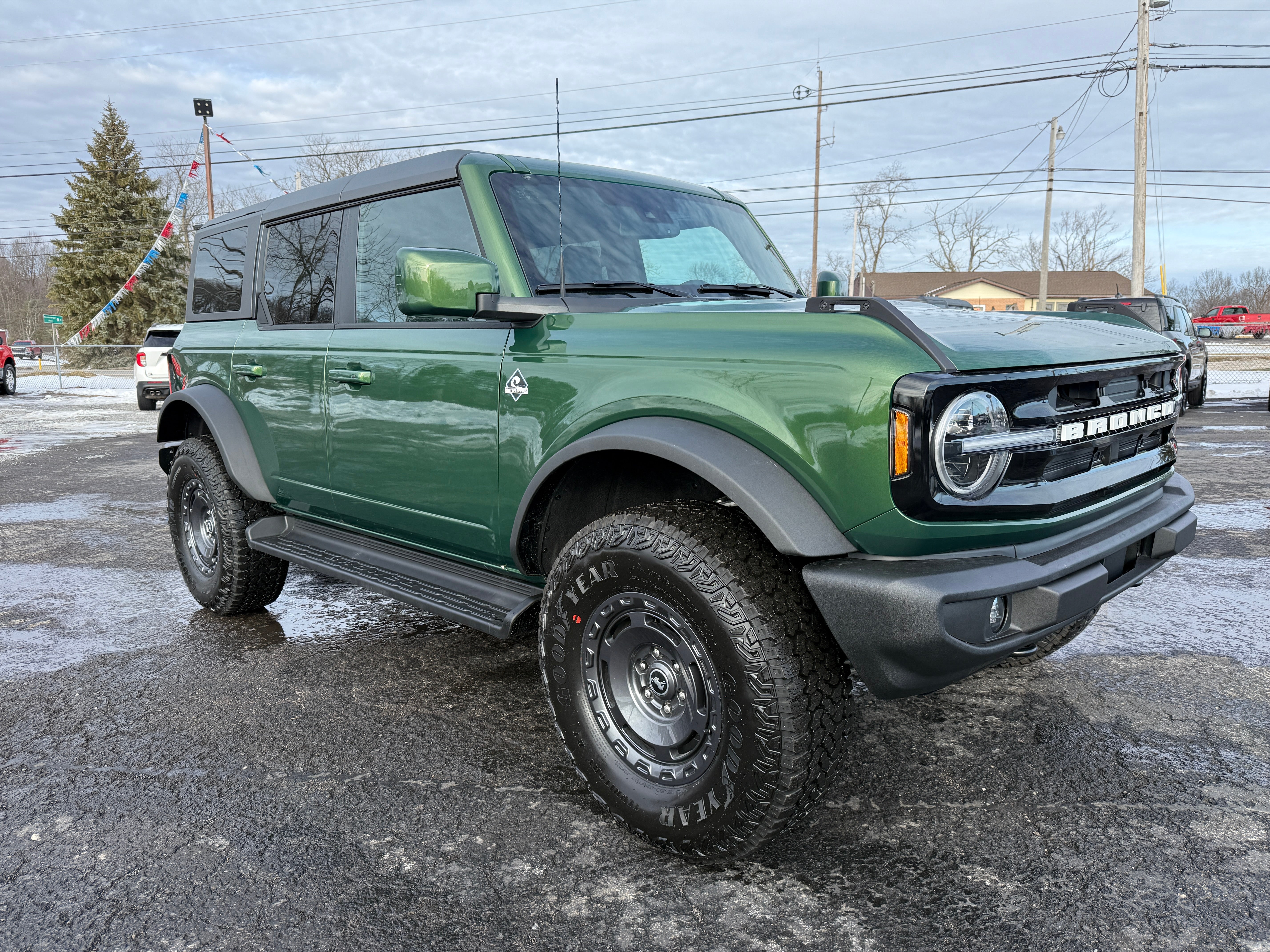 2025 Ford Bronco Outer Banks 4 Door 4x4