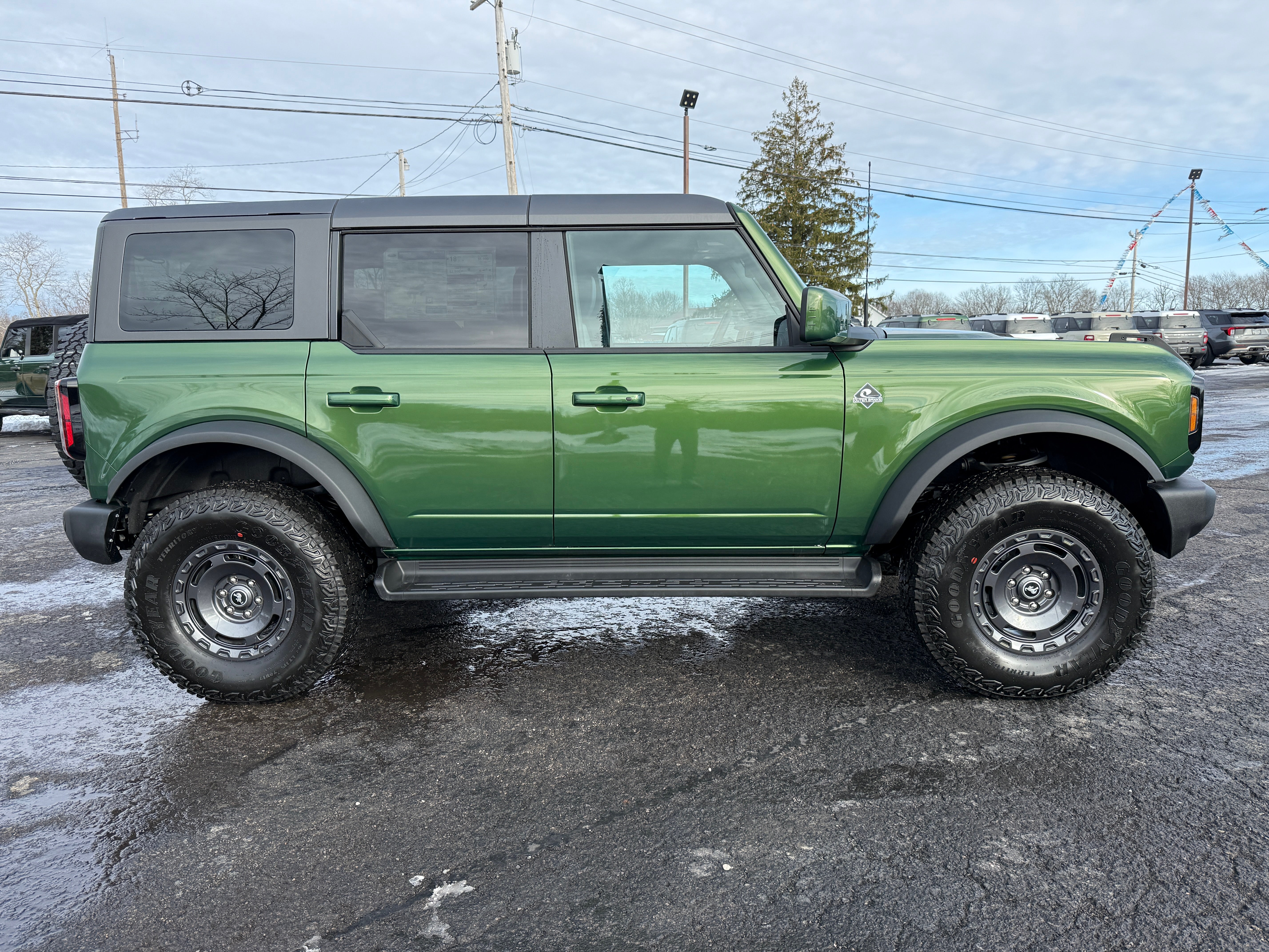 2025 Ford Bronco Outer Banks 4 Door 4x4