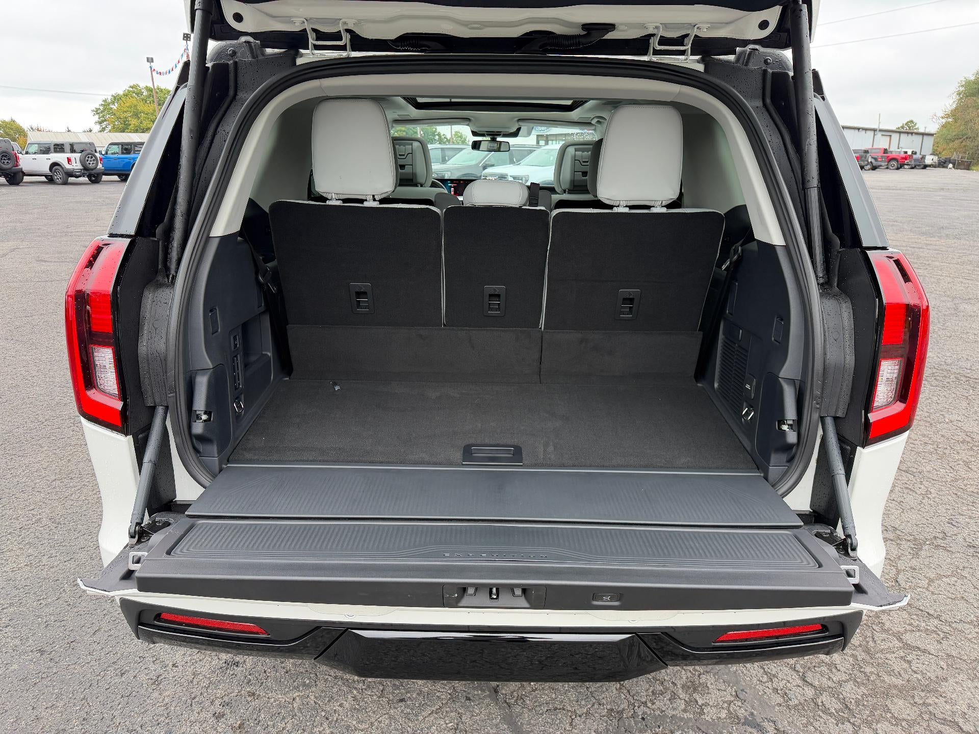 2027 Ford Expedition Platinum 4x4