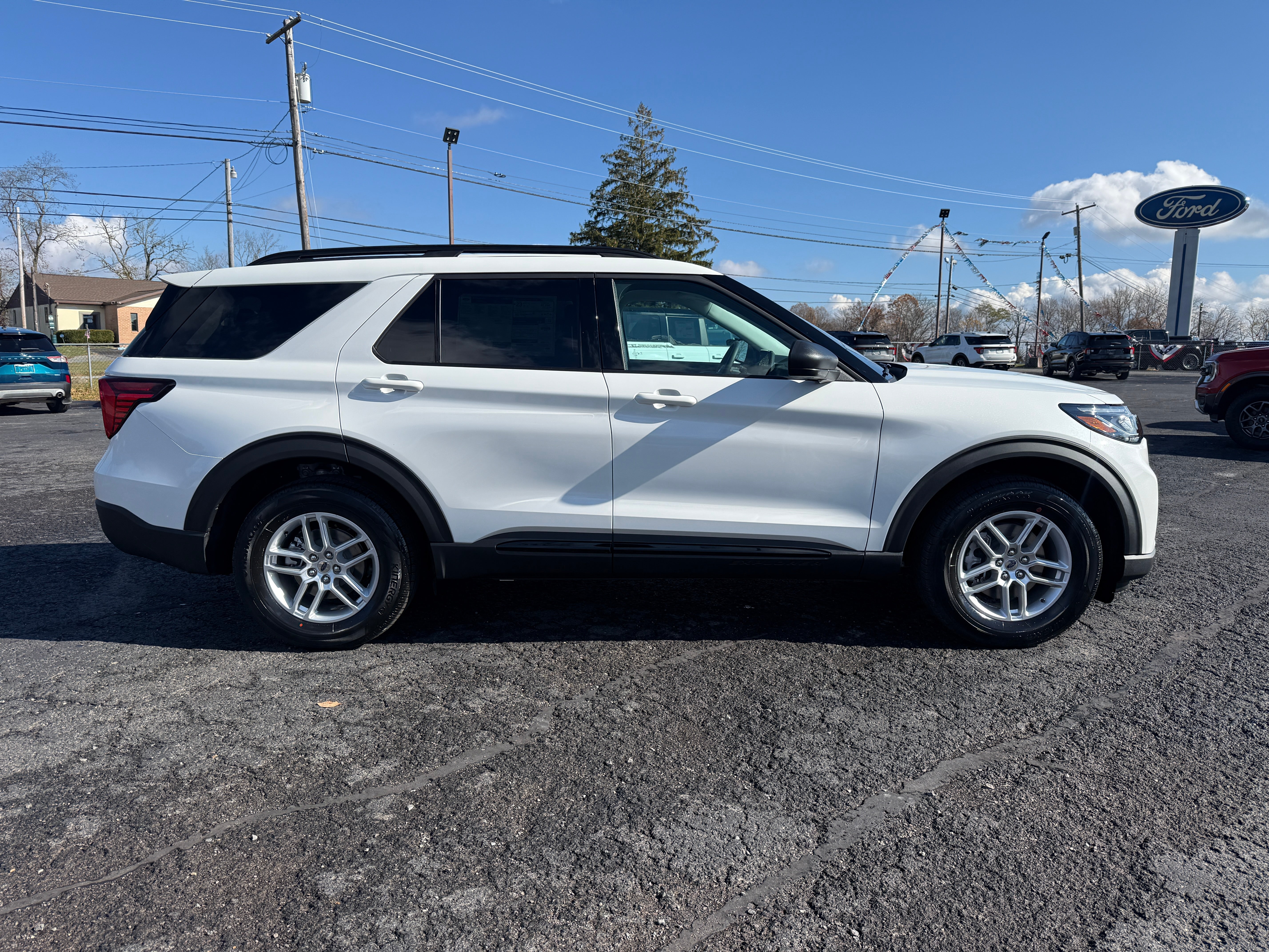2026 Ford Explorer Active w/200A Pkg 4WD