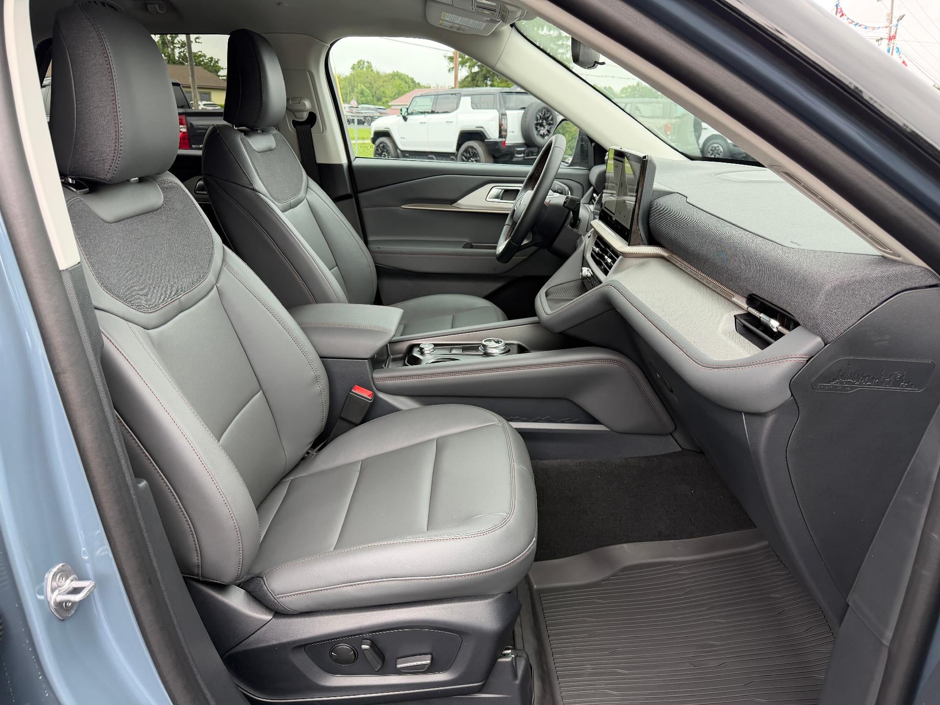 2026 Ford Explorer Active w/200A Pkg 4WD