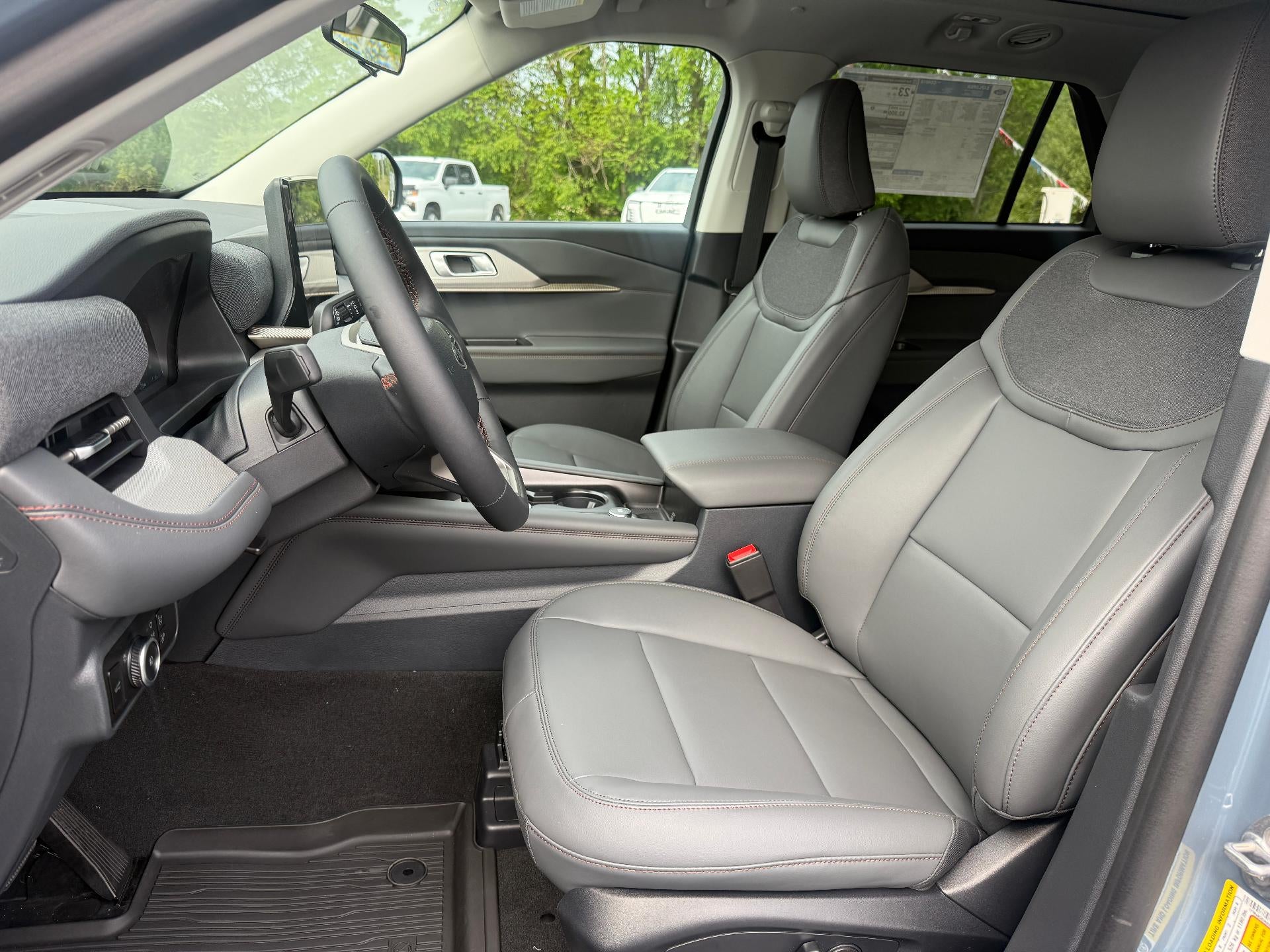 2025 Ford Explorer Active 4WD