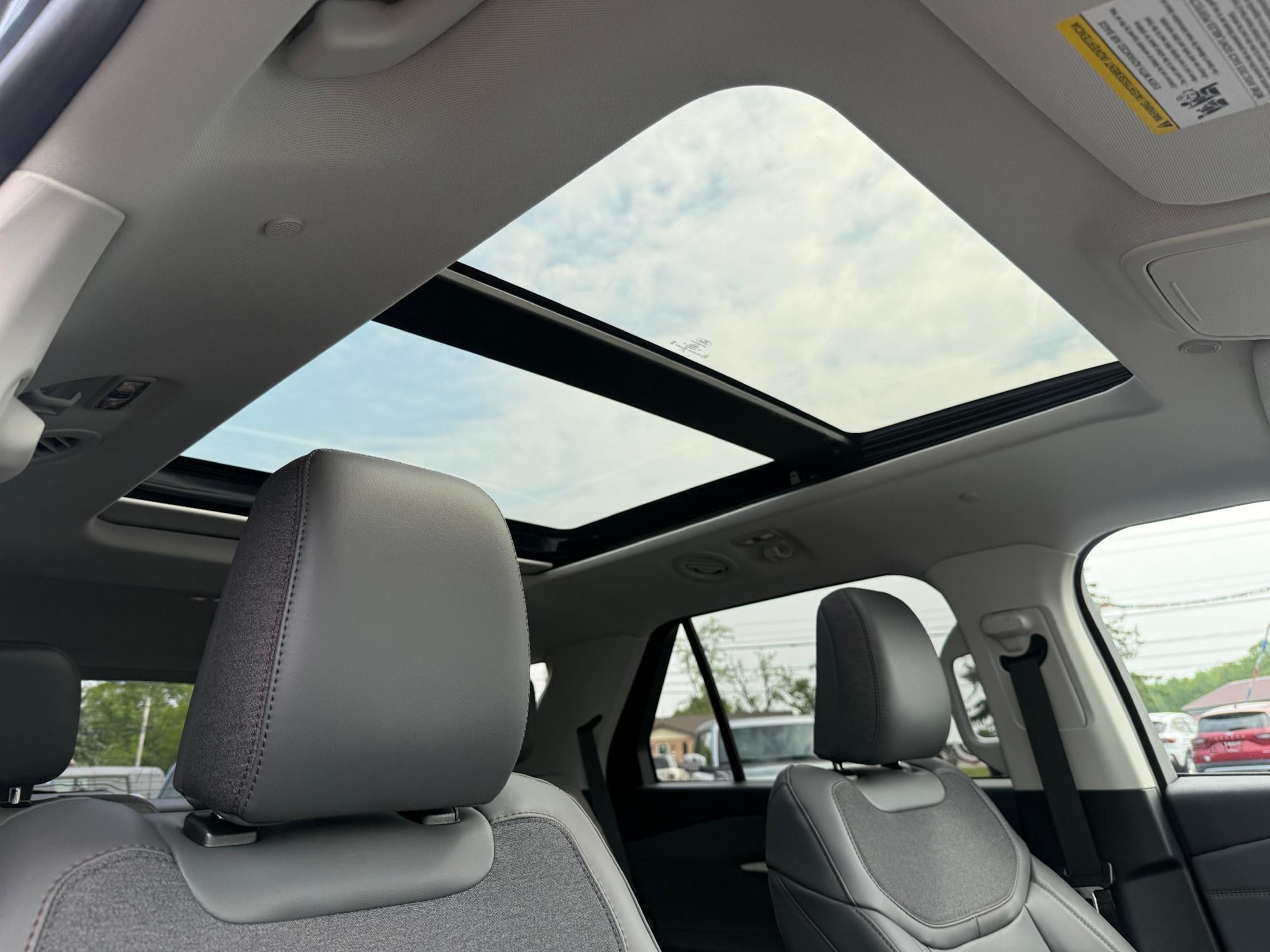 2025 Ford Explorer Active 4WD