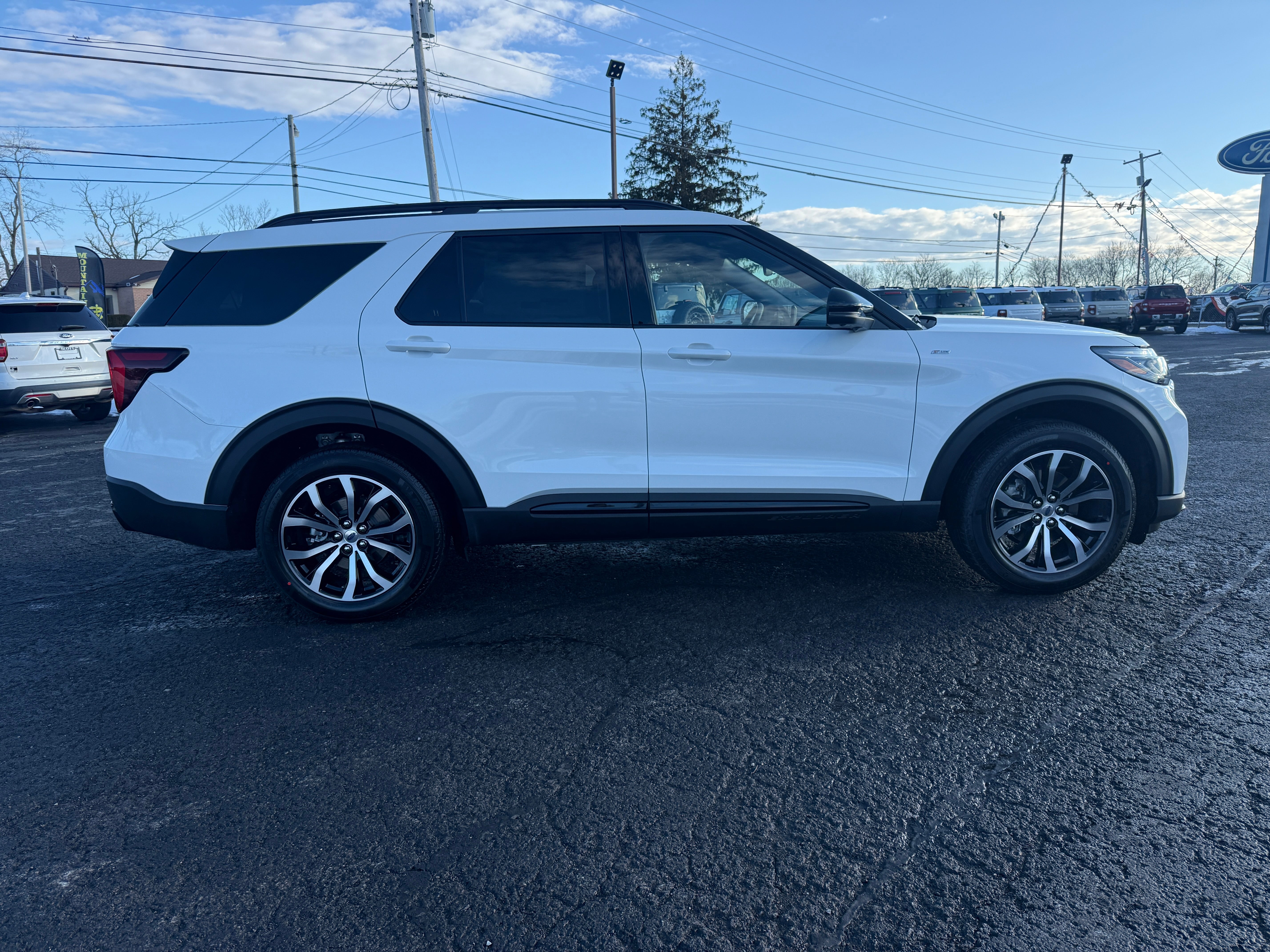 2026 Ford Explorer ST-Line 4WD