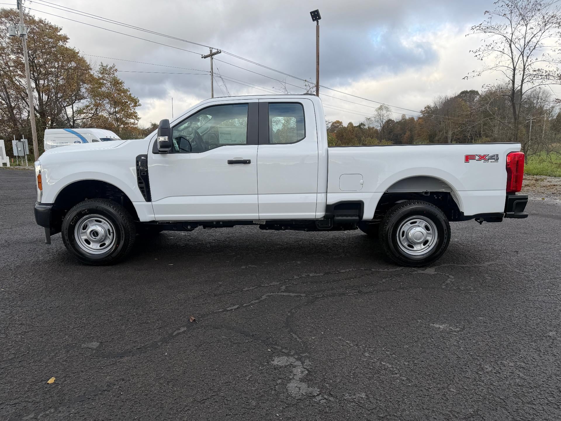 2027 Ford Super Duty F-250 SRW XL 4WD SuperCab 6.75' Box