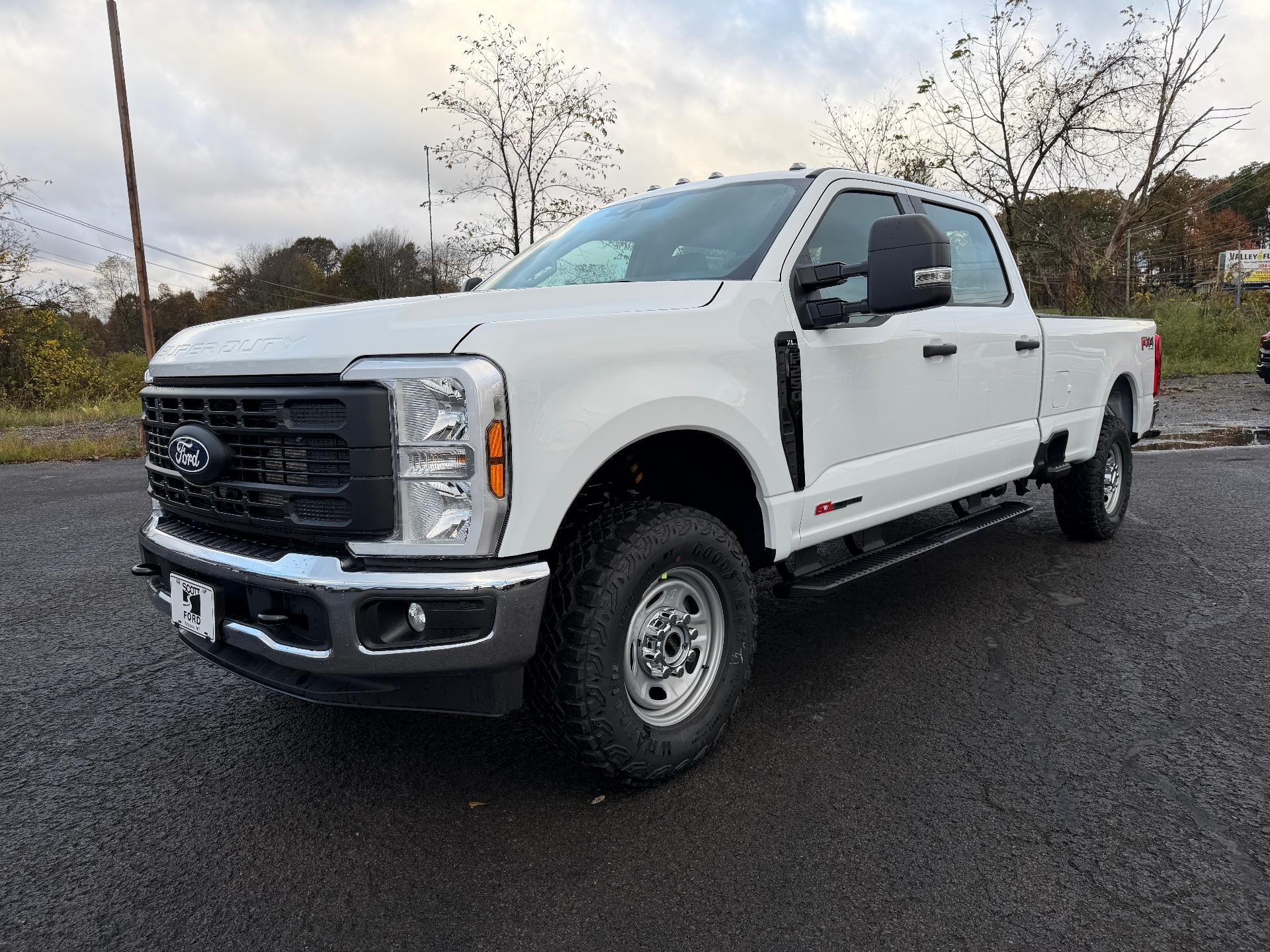 2027 Ford Super Duty F-250 SRW XL 4WD Crew Cab 6.75' Box