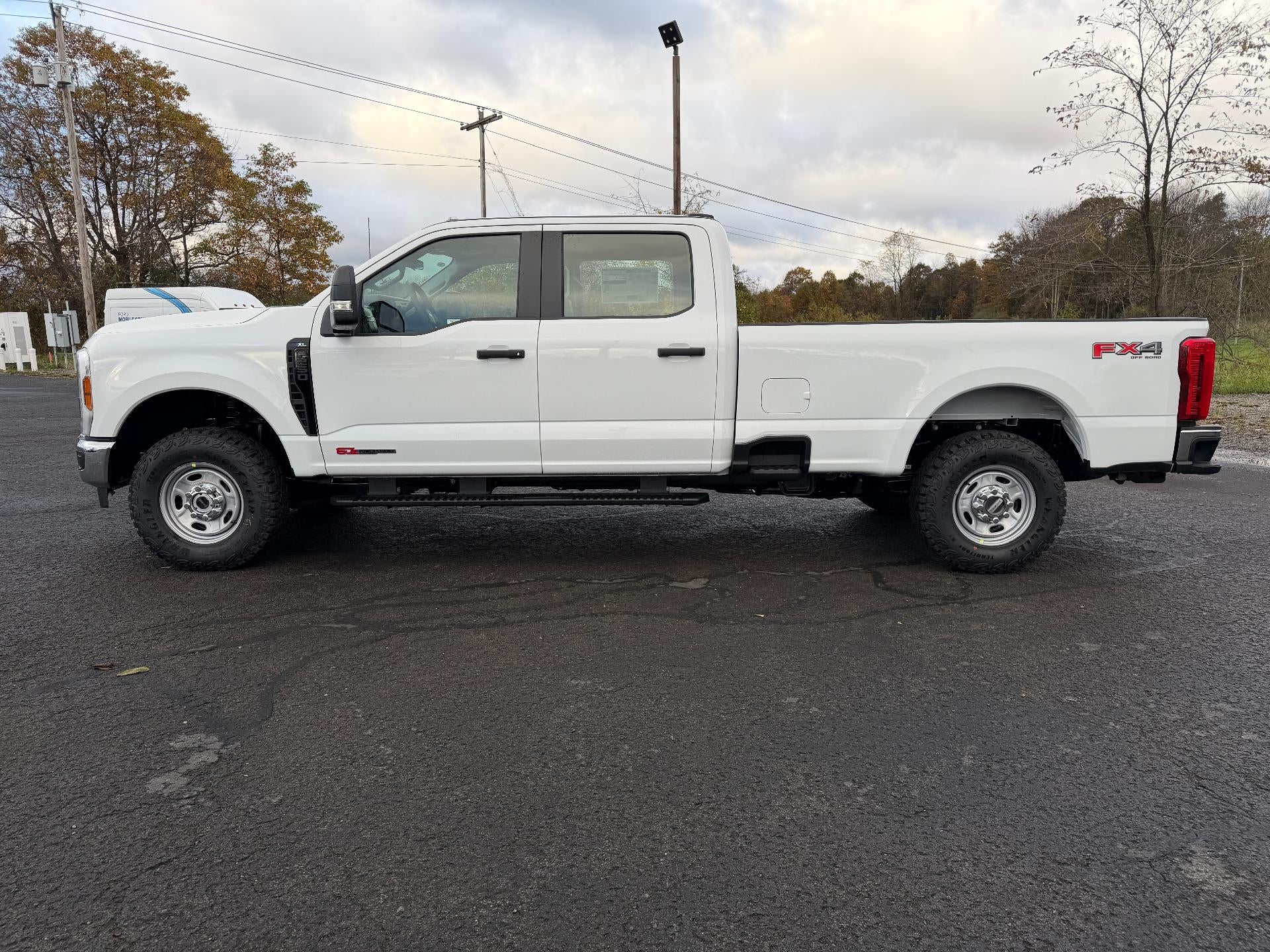 2027 Ford Super Duty F-250 SRW XL 4WD Crew Cab 6.75' Box