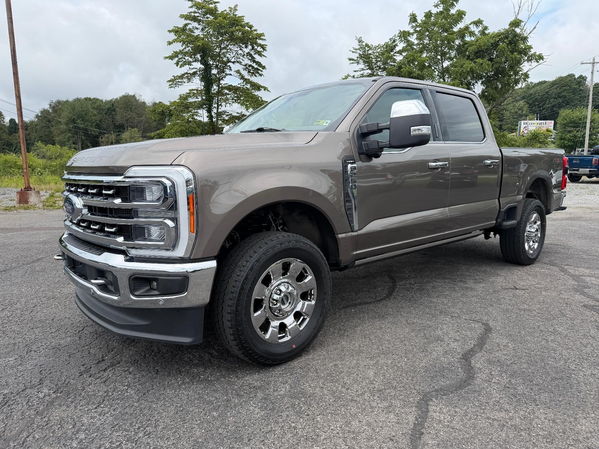 2023 Ford Super Duty F-250 SRW LARIAT 4WD Crew Cab 6.75' Box