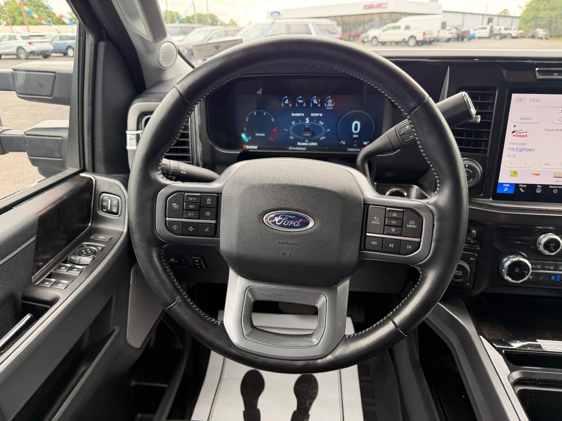 2023 Ford Super Duty F-250 SRW LARIAT 4WD Crew Cab 6.75' Box