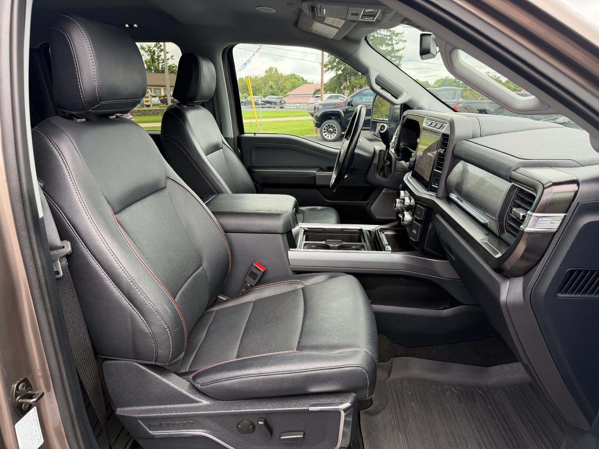 2023 Ford Super Duty F-250 SRW LARIAT 4WD Crew Cab 6.75' Box
