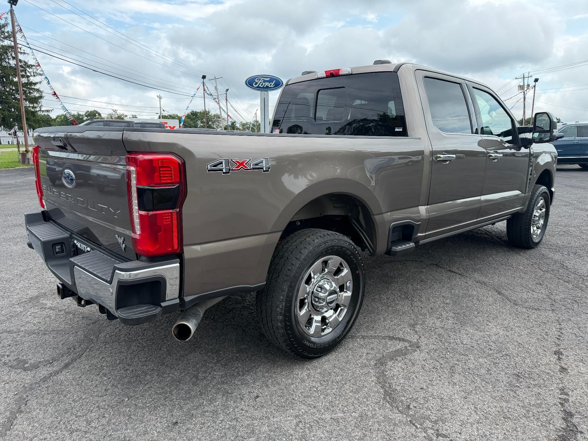 2023 Ford Super Duty F-250 SRW LARIAT 4WD Crew Cab 6.75' Box