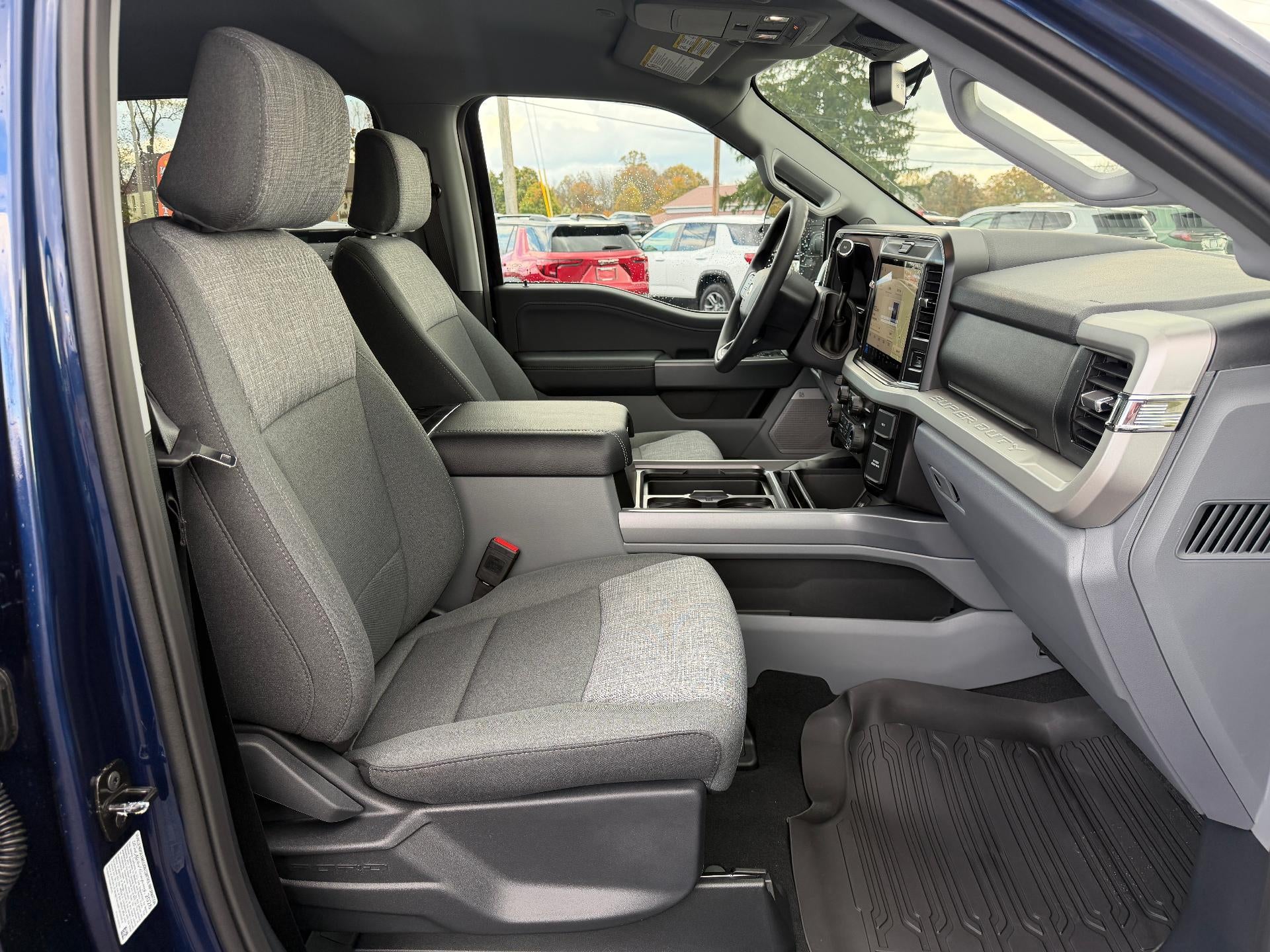 2027 Ford Super Duty F-250 SRW XLT 4WD Crew Cab 6.75' Box