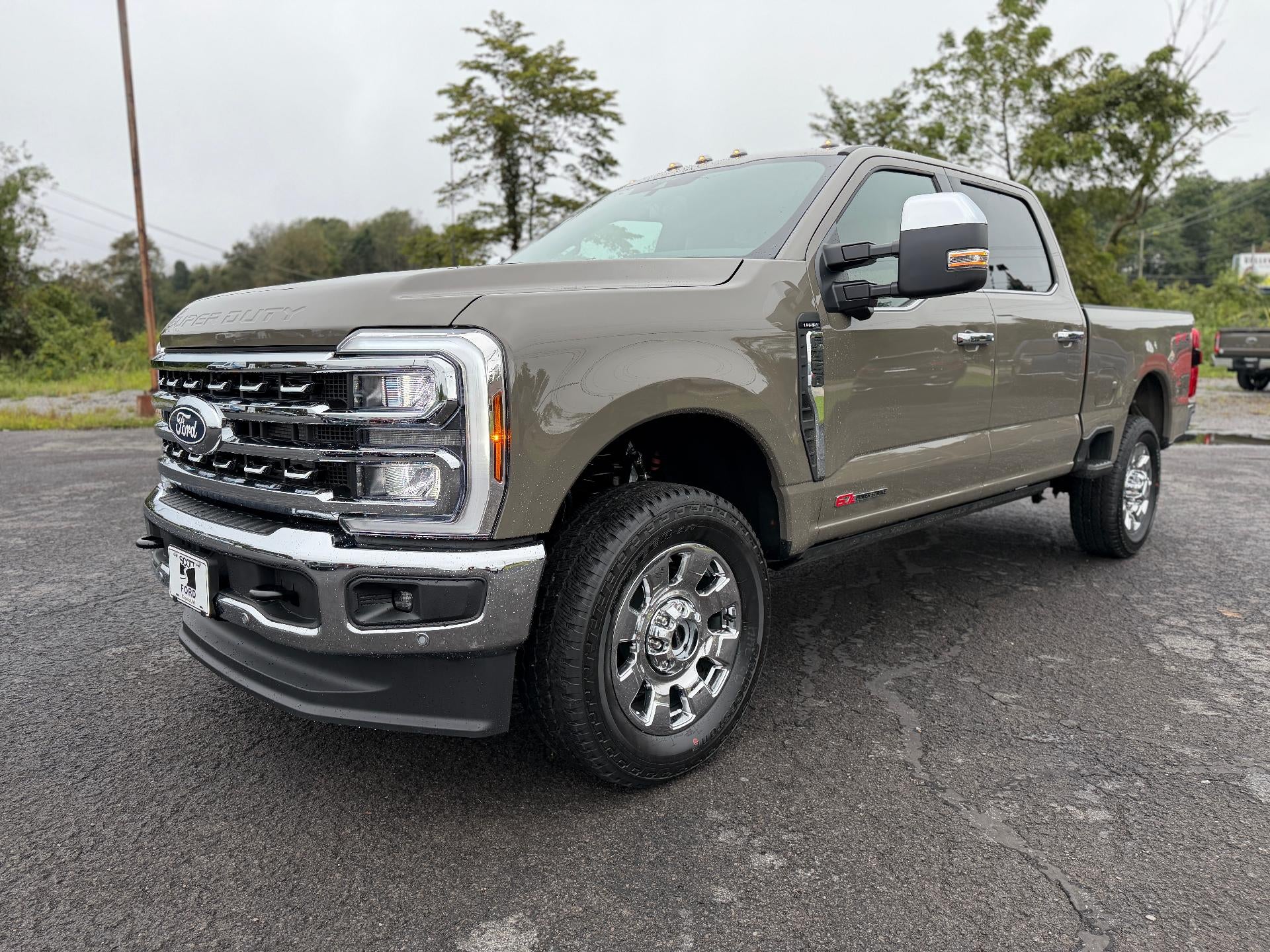 2027 Ford Super Duty F-350 SRW LARIAT 4WD Crew Cab 6.75' Box