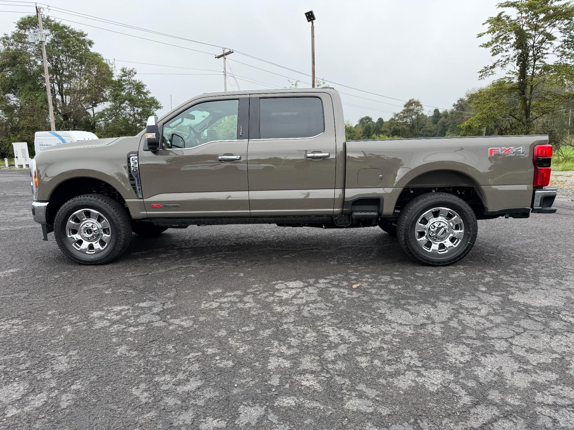 2027 Ford Super Duty F-350 SRW LARIAT 4WD Crew Cab 6.75' Box