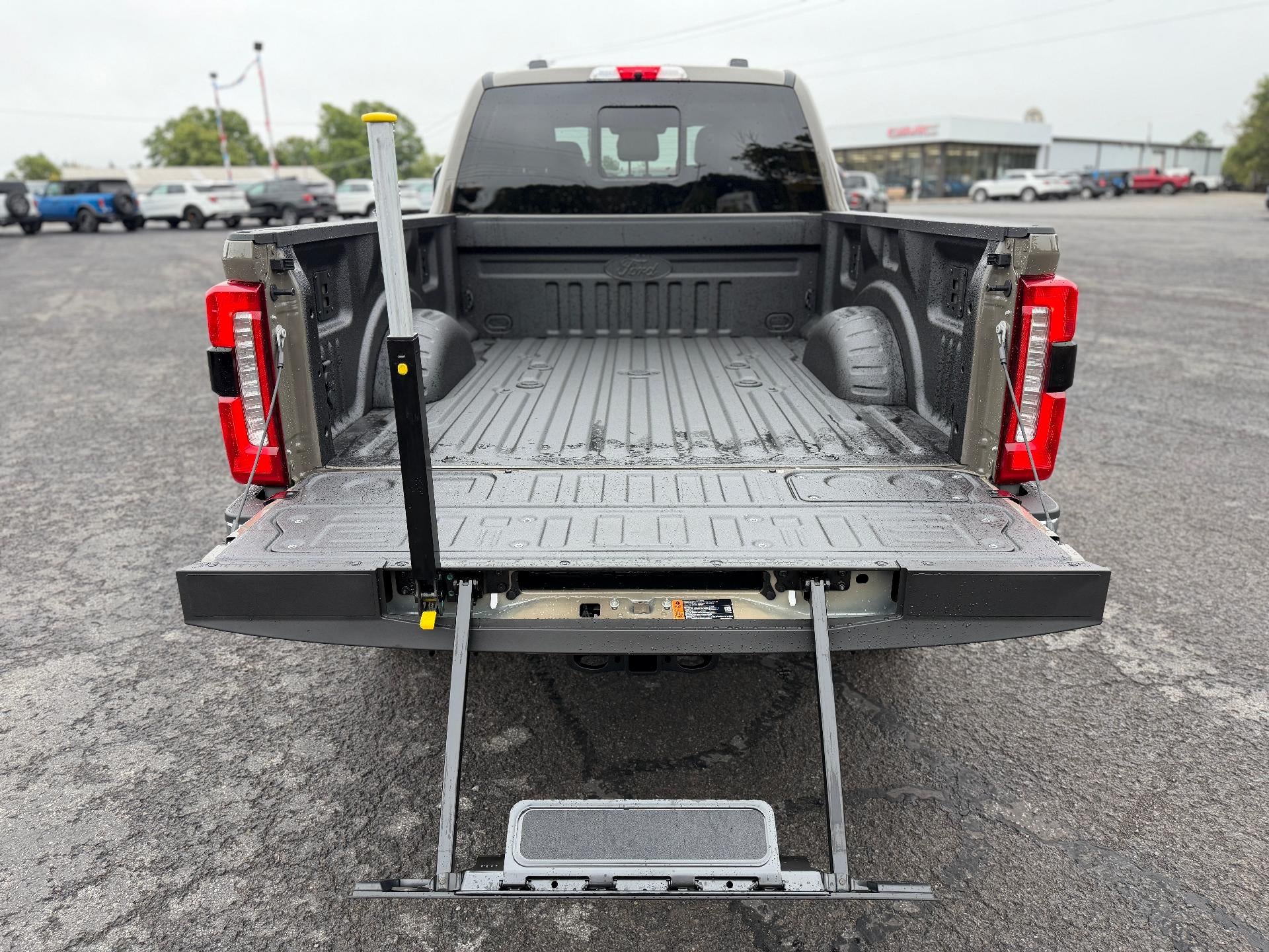 2027 Ford Super Duty F-350 SRW LARIAT 4WD Crew Cab 6.75' Box