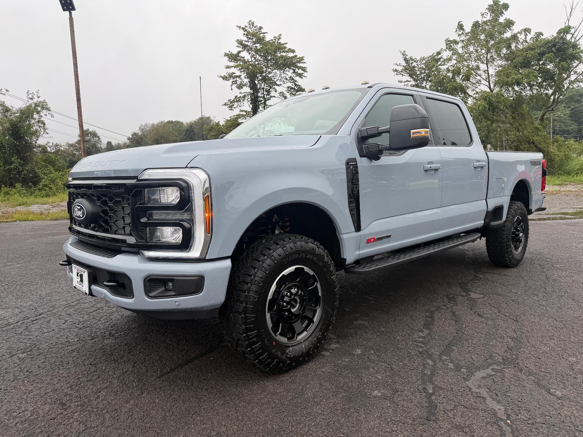 2027 Ford Super Duty F-350 SRW LARIAT 4WD Crew Cab 6.75' Box