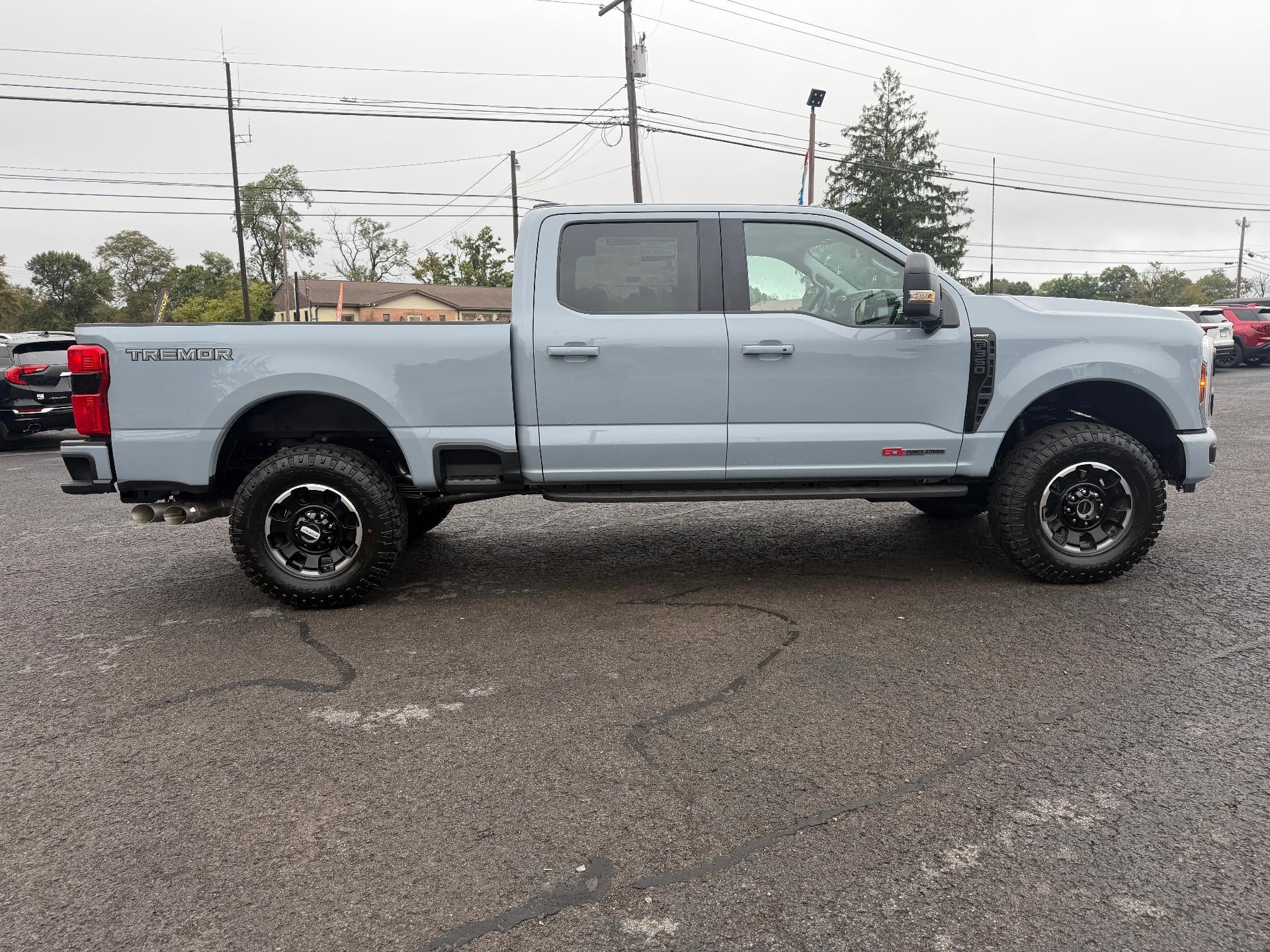2027 Ford Super Duty F-350 SRW LARIAT 4WD Crew Cab 6.75' Box
