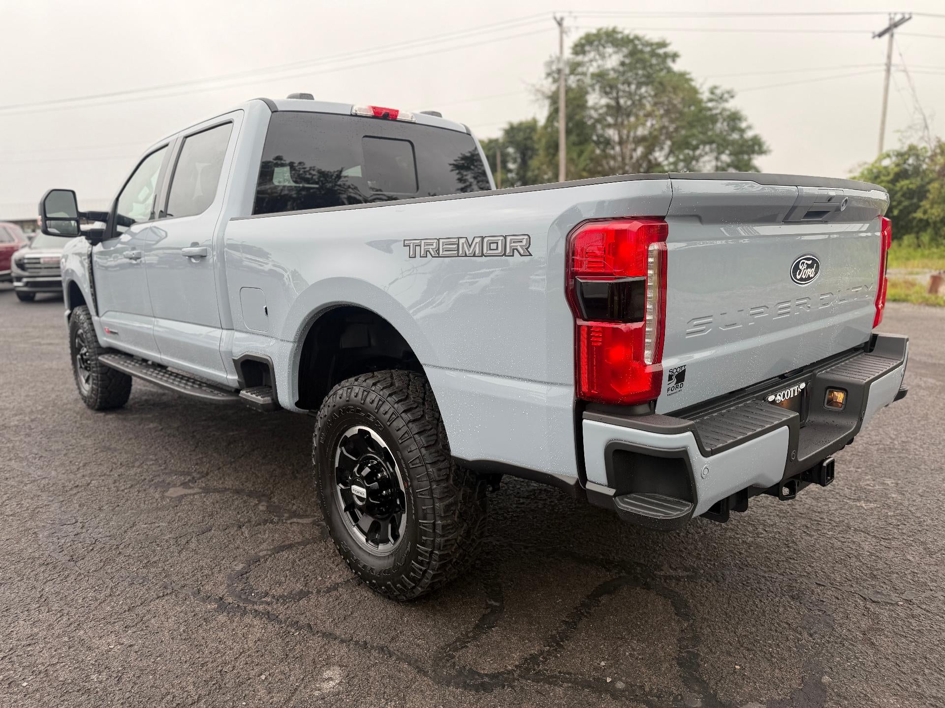 2027 Ford Super Duty F-350 SRW LARIAT 4WD Crew Cab 6.75' Box