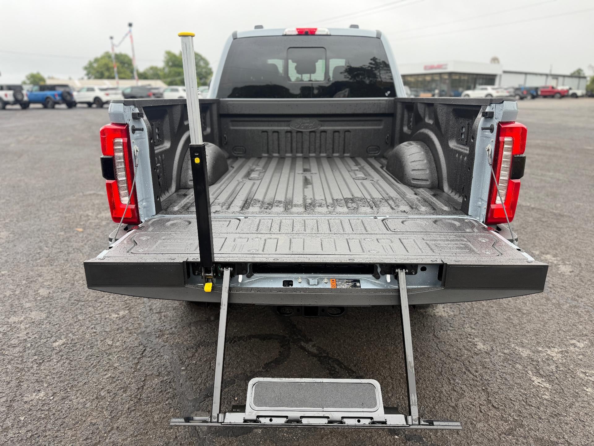 2027 Ford Super Duty F-350 SRW LARIAT 4WD Crew Cab 6.75' Box