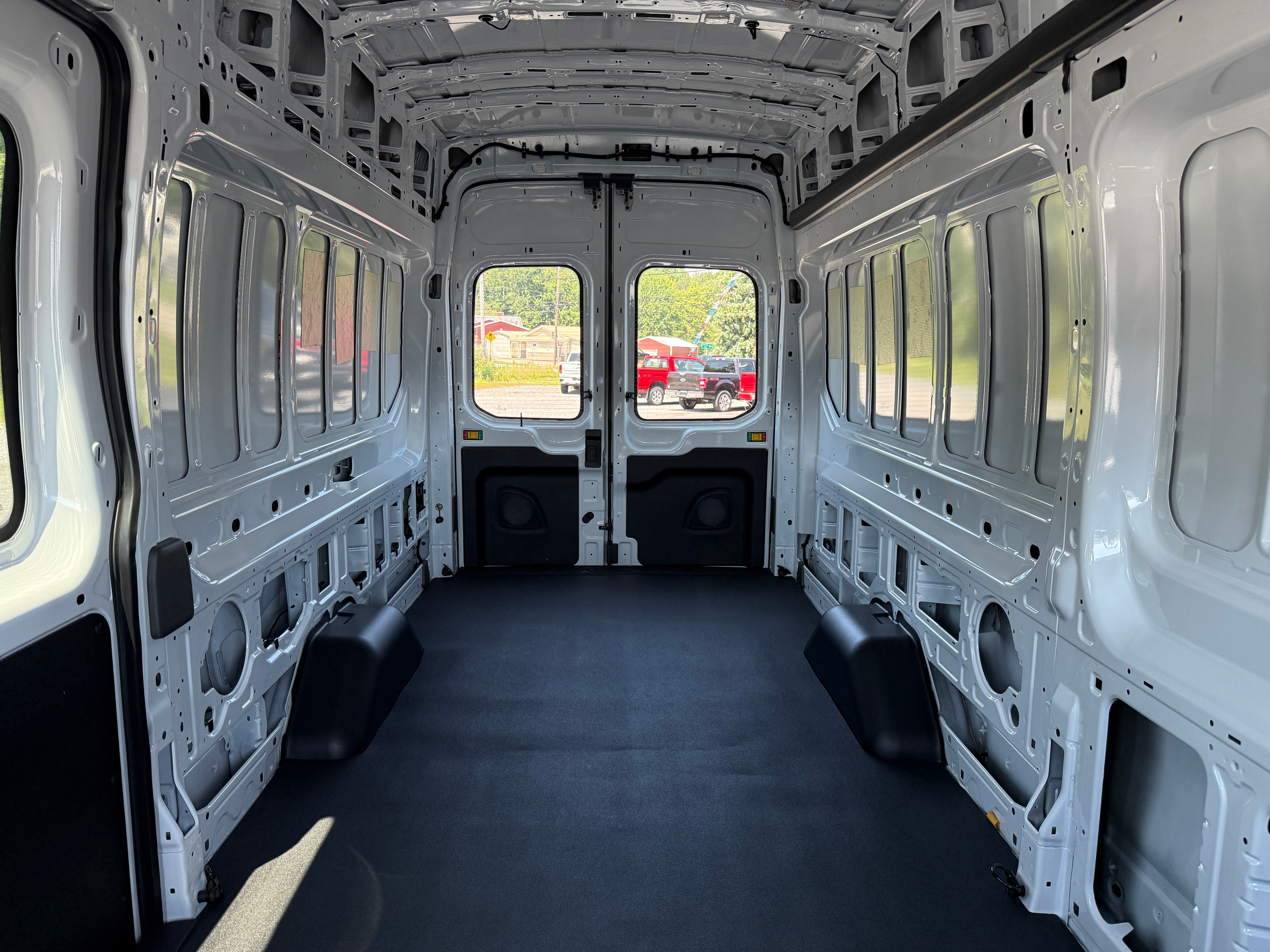 2025 Ford Transit Cargo Van T-250 148" EL Hi Rf 9070 GVWR AWD