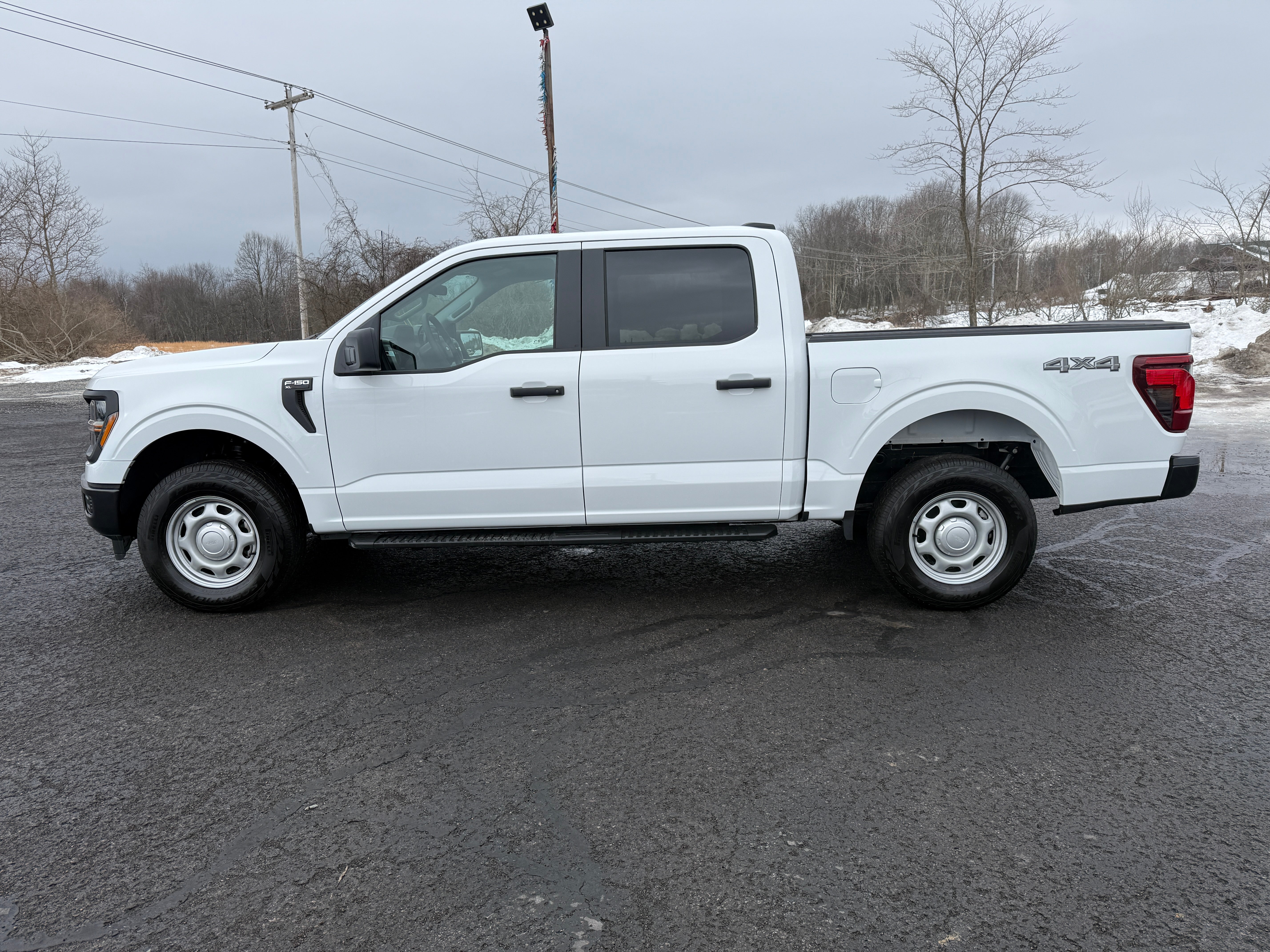 2025 Ford F-150 XL 4WD SuperCrew 5.5' Box