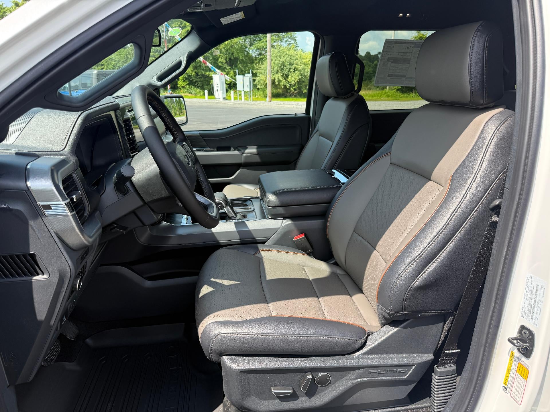 2025 Ford F-150 LARIAT 4WD SuperCrew 5.5' Box