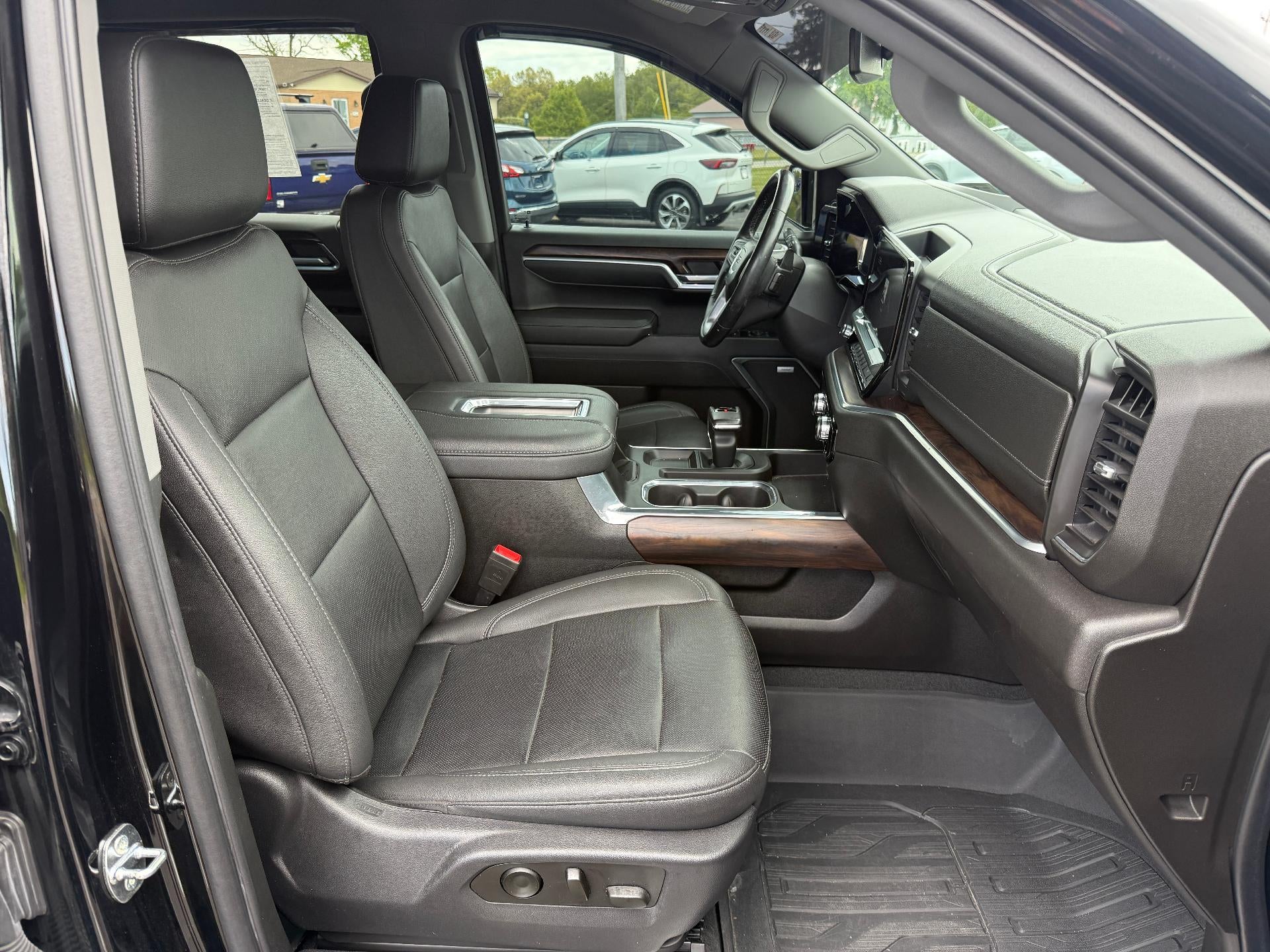 2022 GMC Sierra 1500 Crew Cab Short Box 4-Wheel Drive SLT