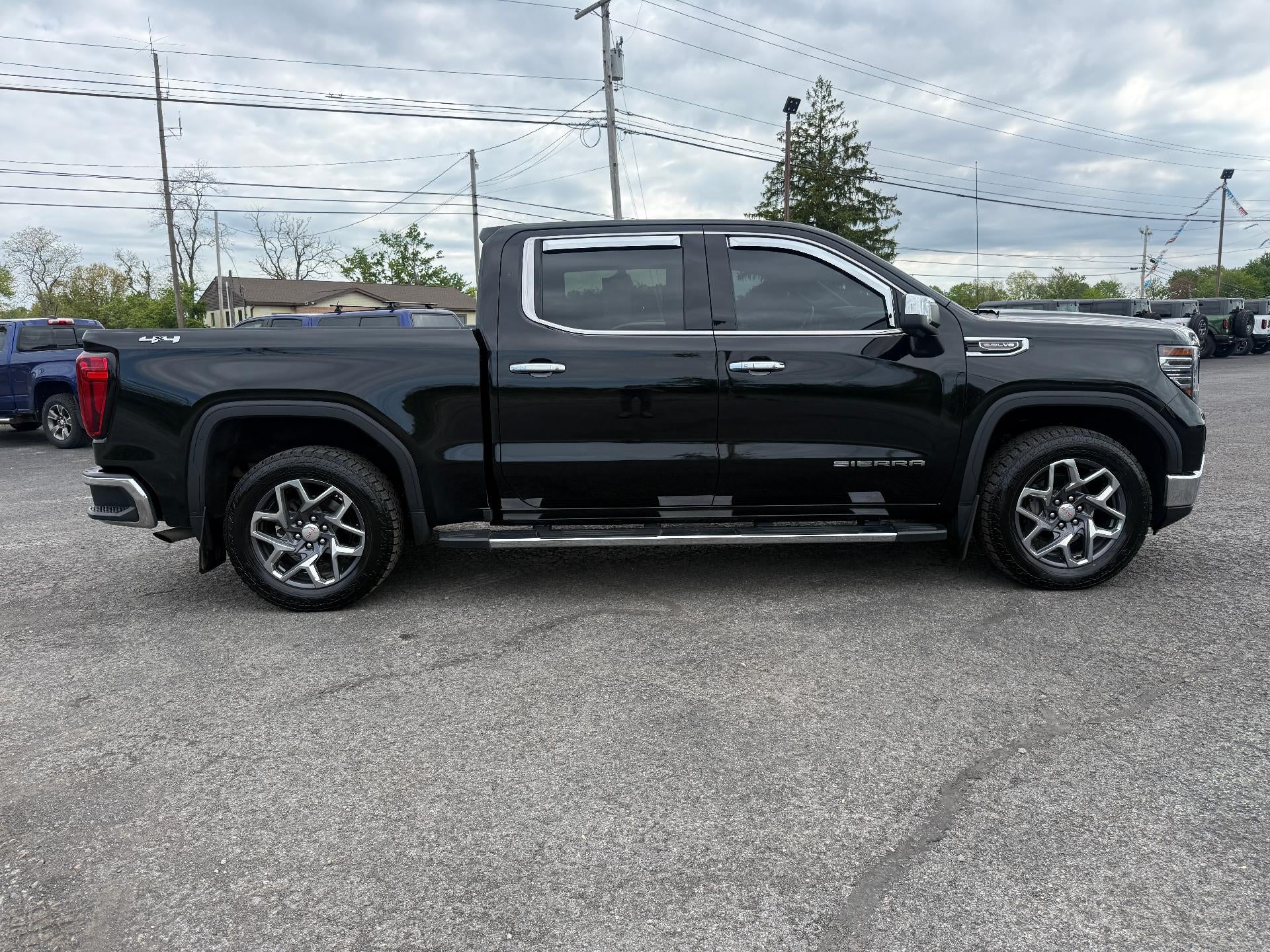 2022 GMC Sierra 1500 Crew Cab Short Box 4-Wheel Drive SLT